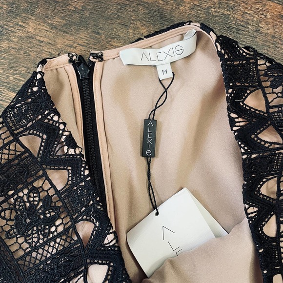 NWT Alexis Lukas Lace Dress Pants Medium 8 10 Guipere Wide Leg Black High Rise - Picture 5 of 7